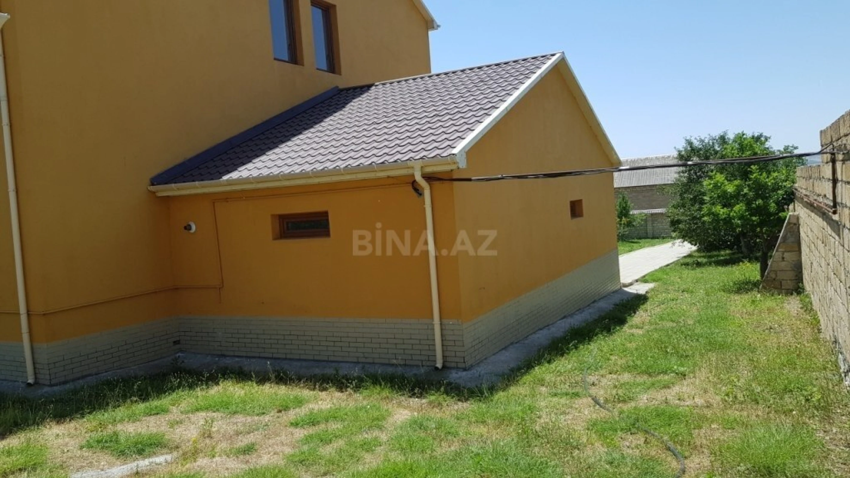 Satılır 8 otaqlı həyət evi 250 m²