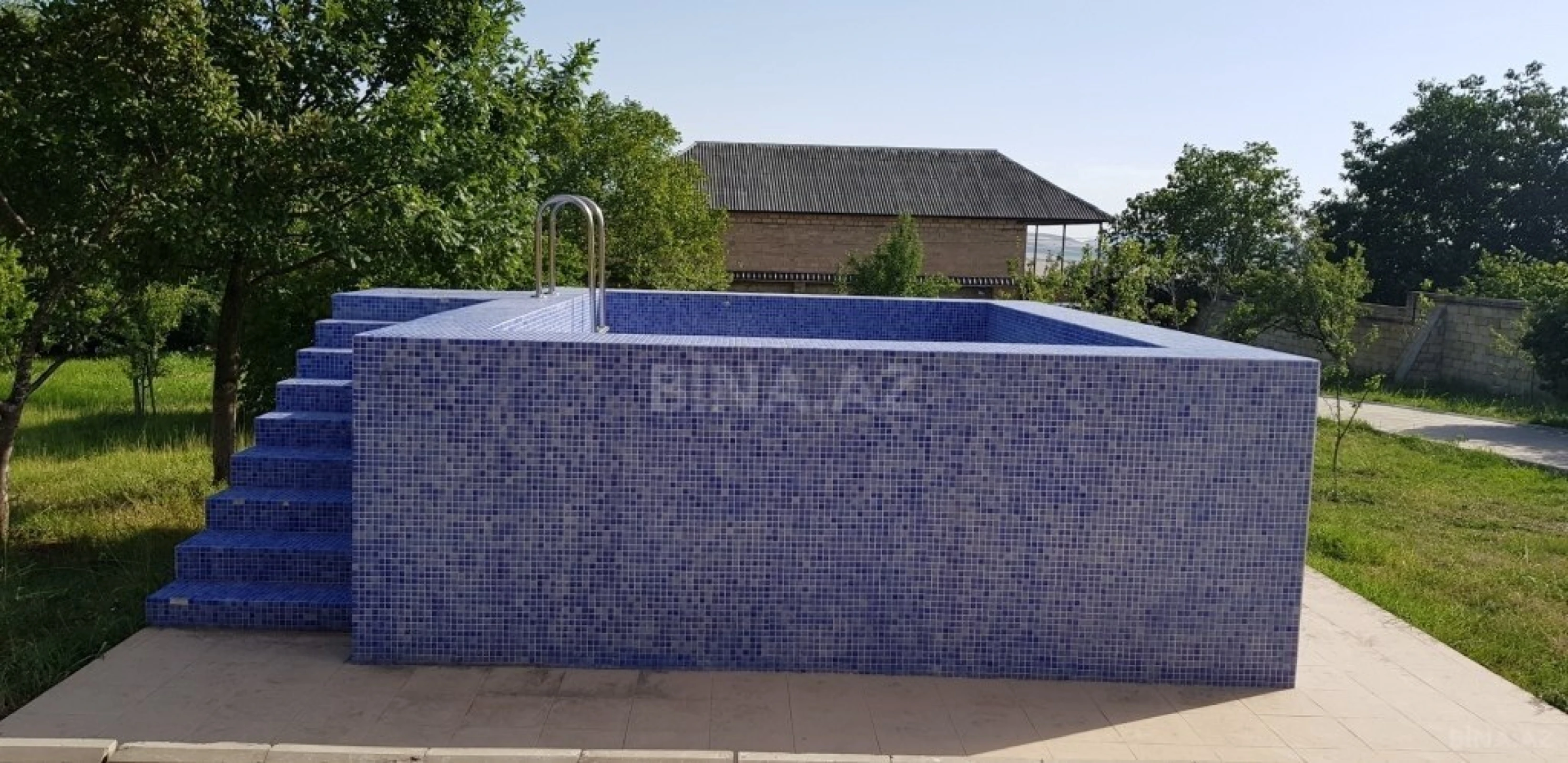 Satılır 8 otaqlı həyət evi 250 m²