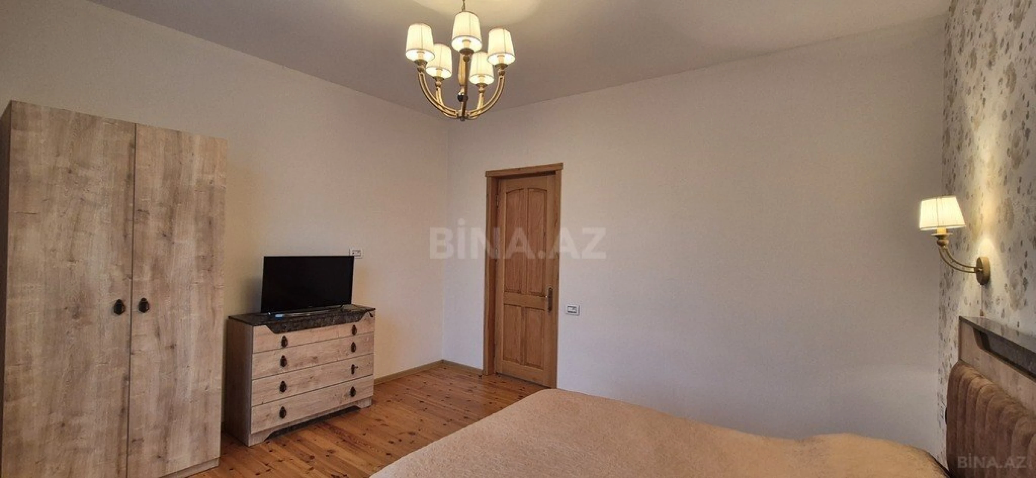 Satılır 8 otaqlı həyət evi 250 m²