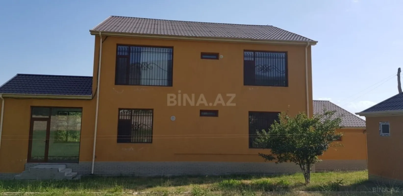 Satılır 8 otaqlı həyət evi 250 m²