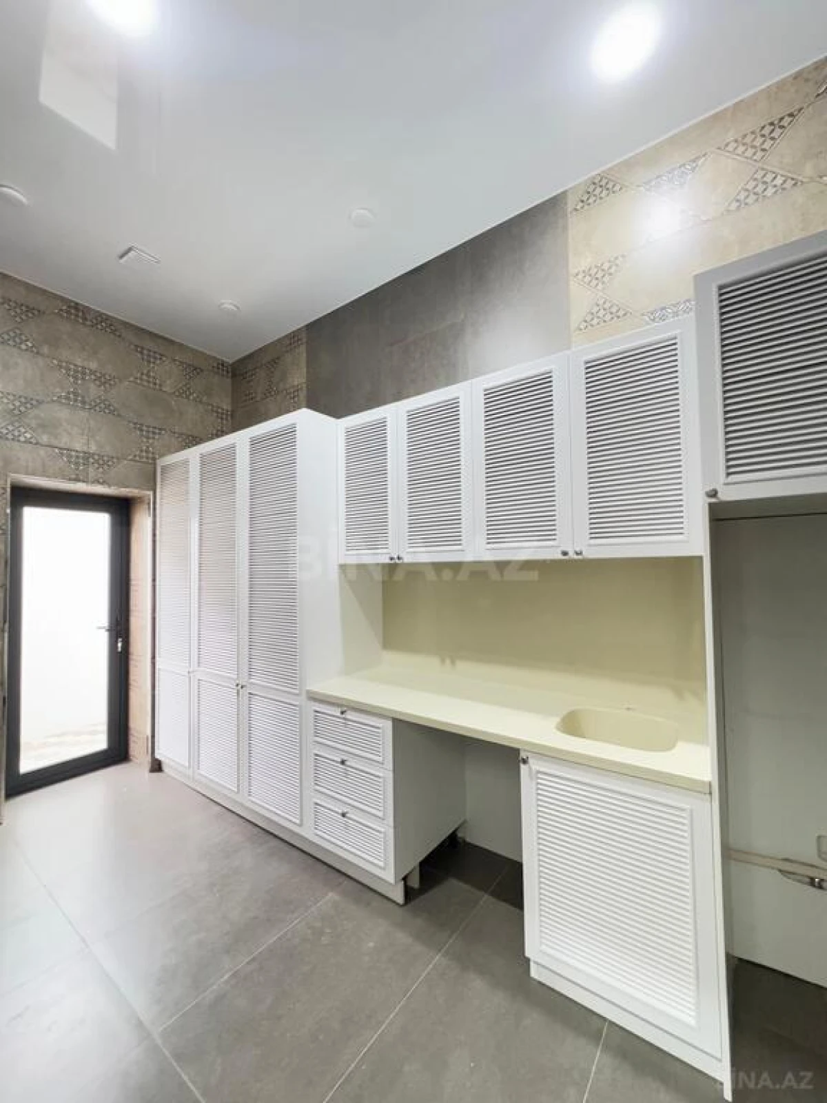 Satılır 7 otaqlı həyət evi 400 m²