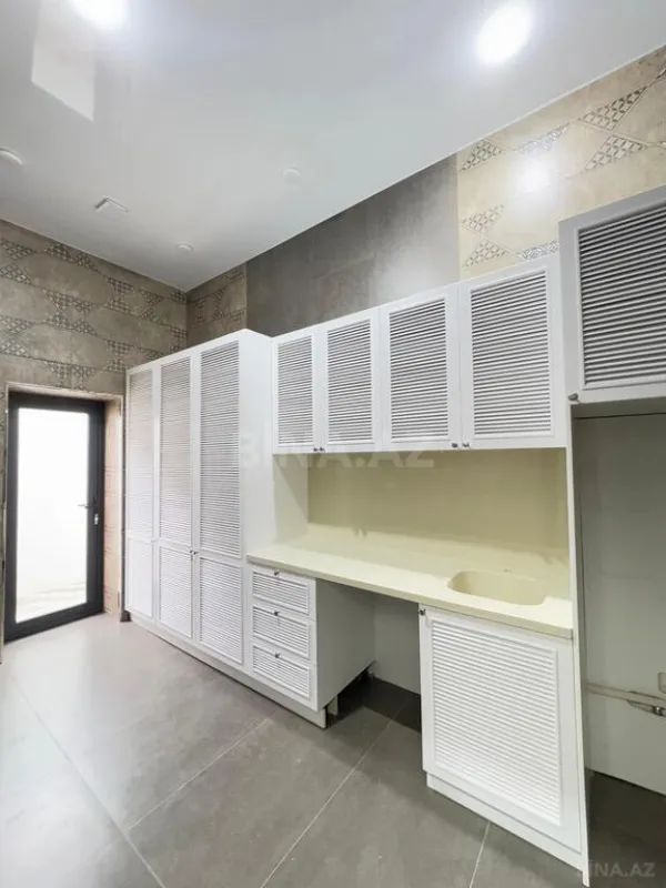 Satılır 7 otaqlı həyət evi 400 m²