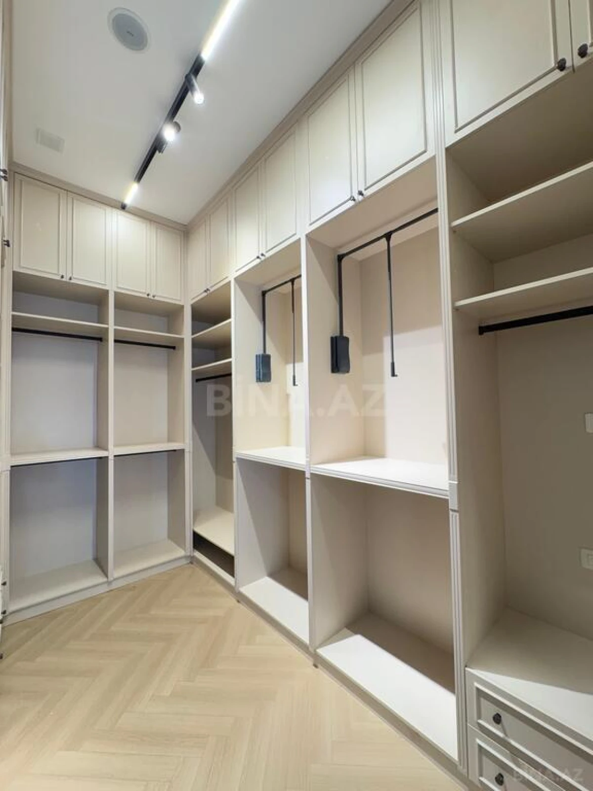 Satılır 7 otaqlı həyət evi 400 m²