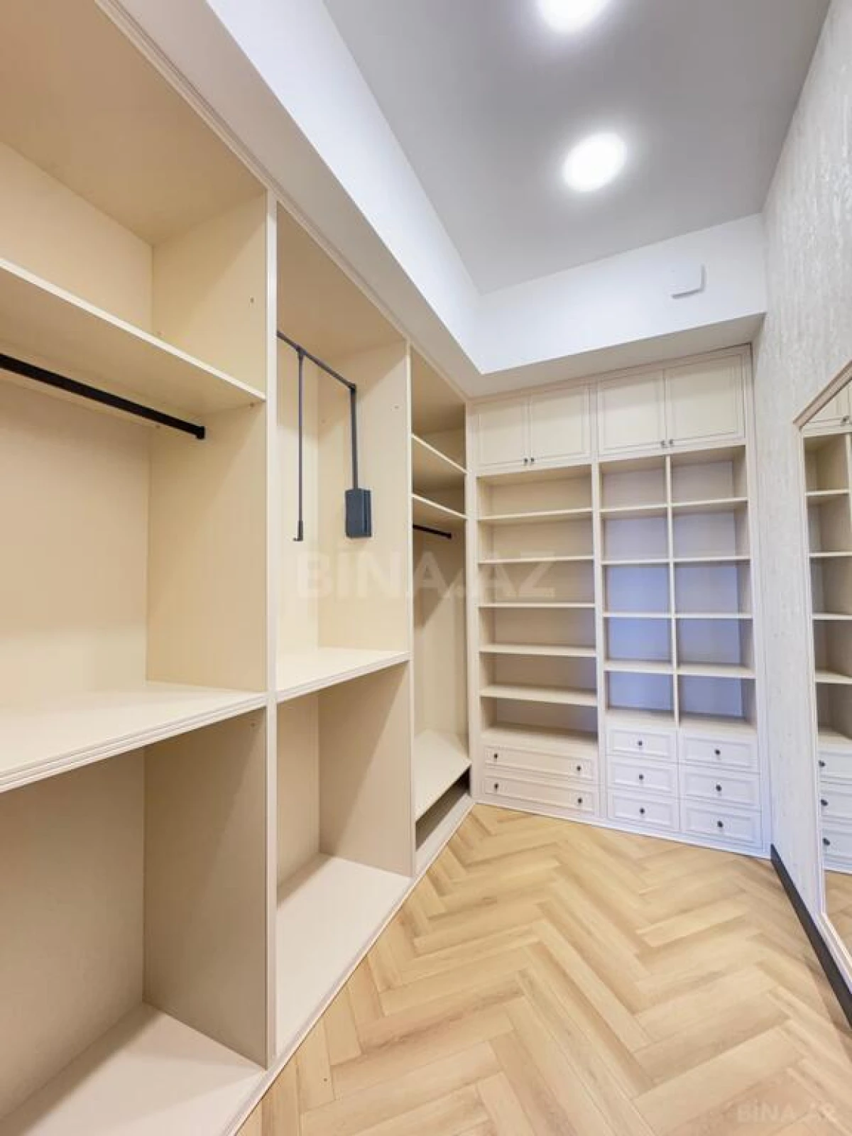 Satılır 7 otaqlı həyət evi 400 m²