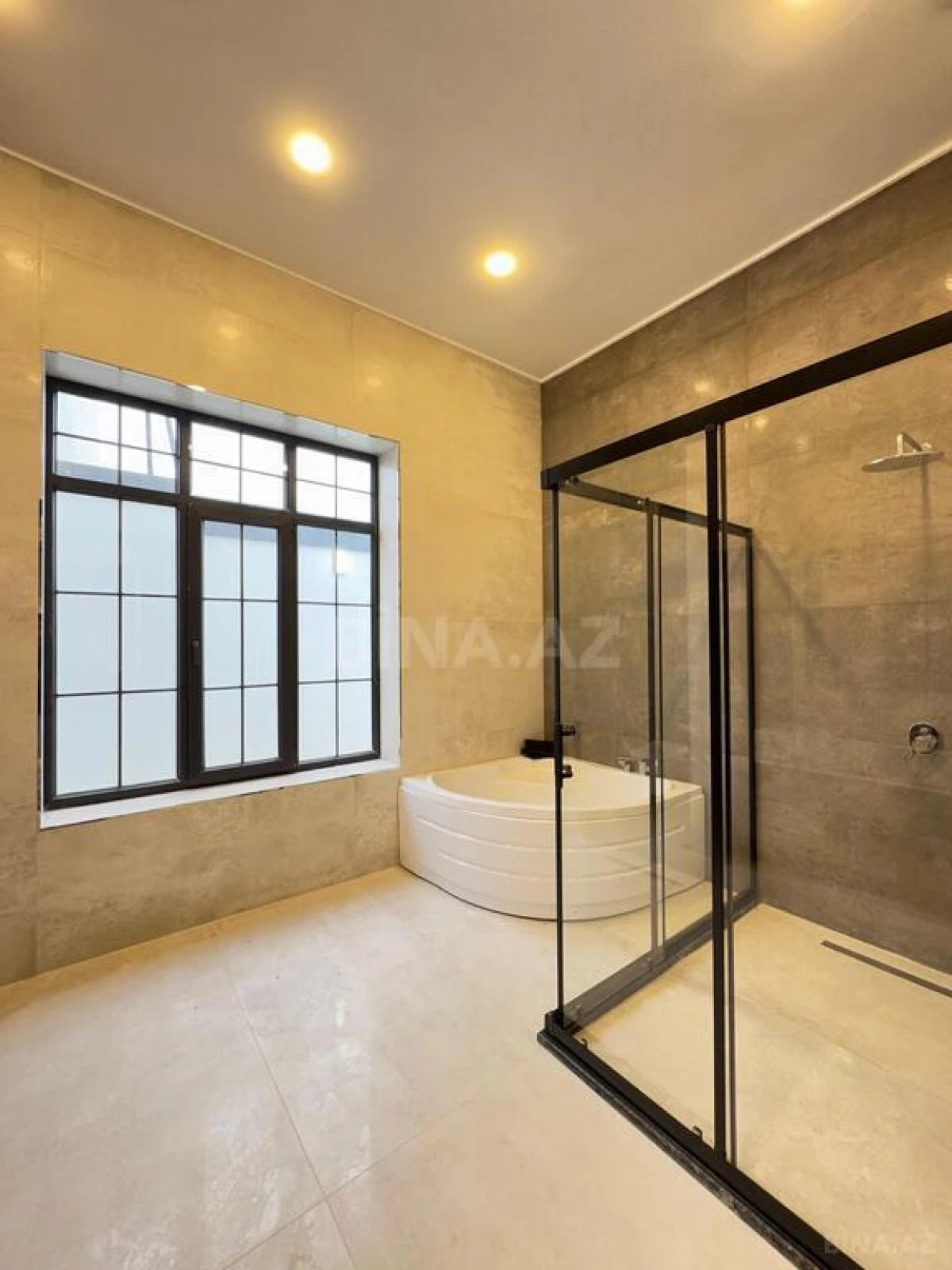 Satılır 7 otaqlı həyət evi 400 m²