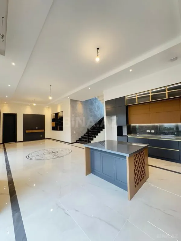 Satılır 7 otaqlı həyət evi 400 m²