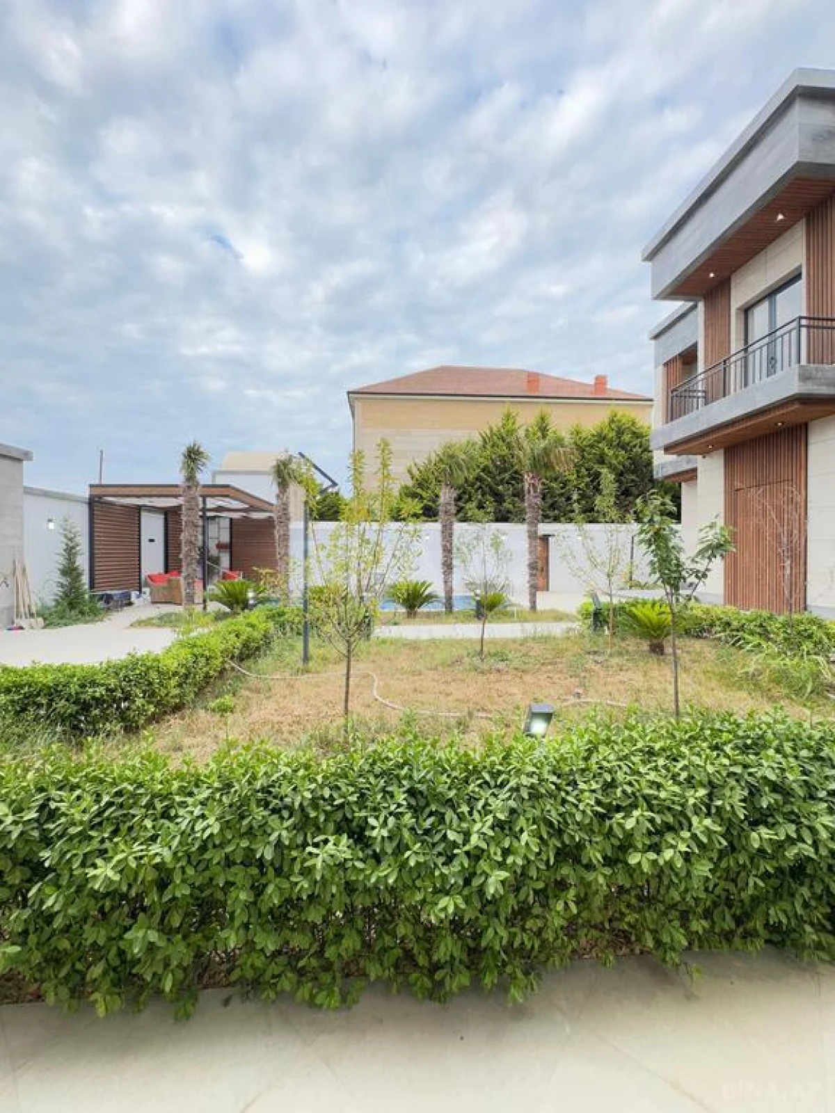 Satılır 7 otaqlı həyət evi 400 m²