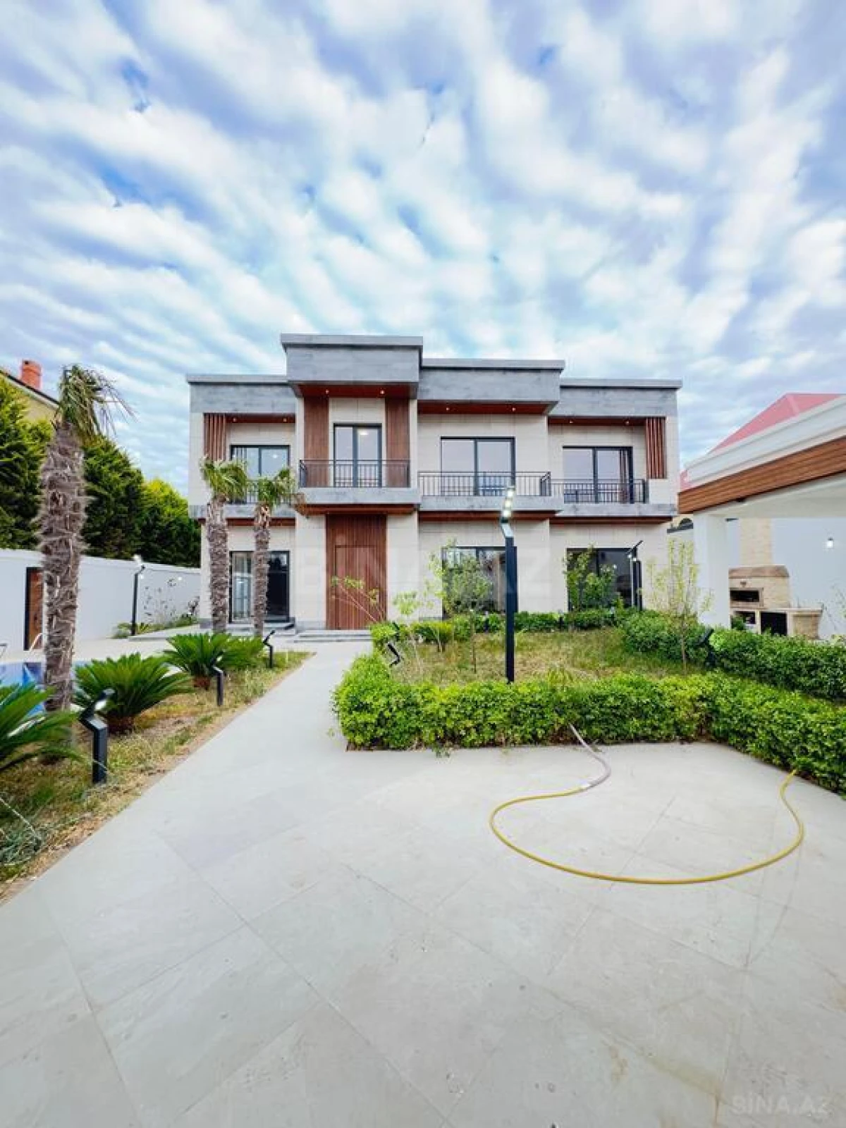 Satılır 7 otaqlı həyət evi 400 m²