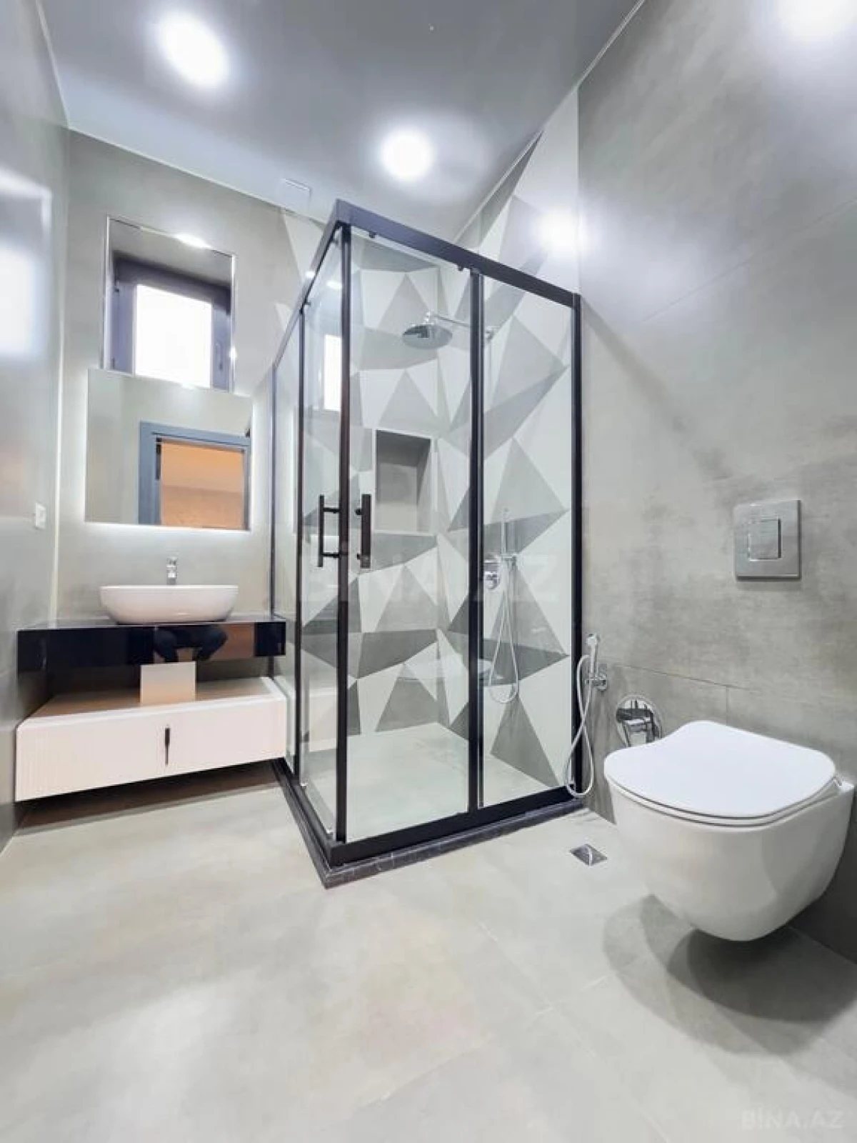 Satılır 7 otaqlı həyət evi 400 m²