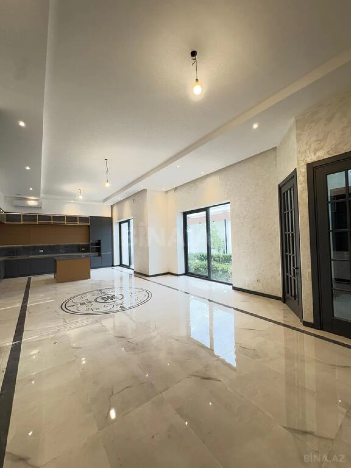 Satılır 7 otaqlı həyət evi 400 m²