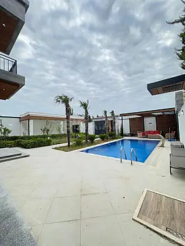 Satılır 7 otaqlı həyət evi 400 m²