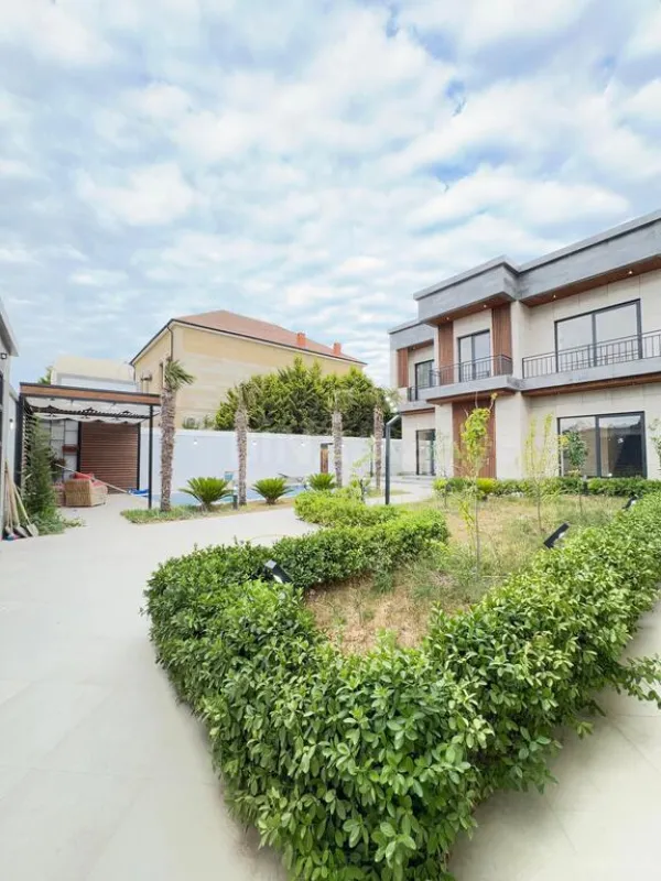 Satılır 7 otaqlı həyət evi 400 m²