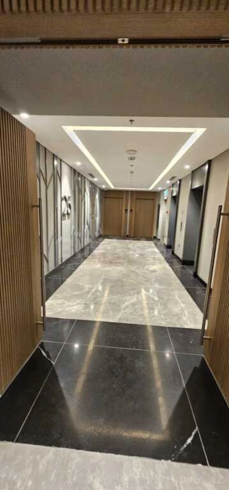 Satılır 4 otaqlı mənzil 140 m²