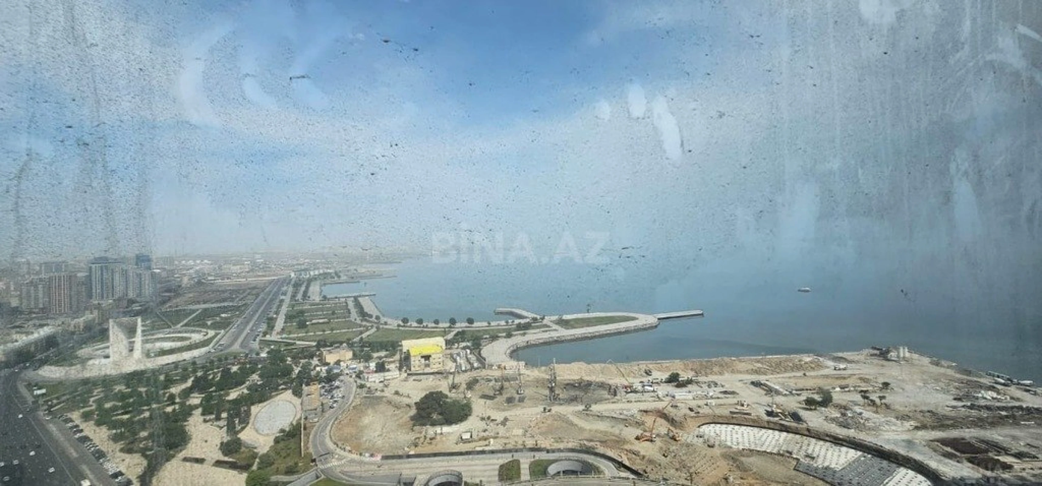 Satılır 4 otaqlı mənzil 140 m²