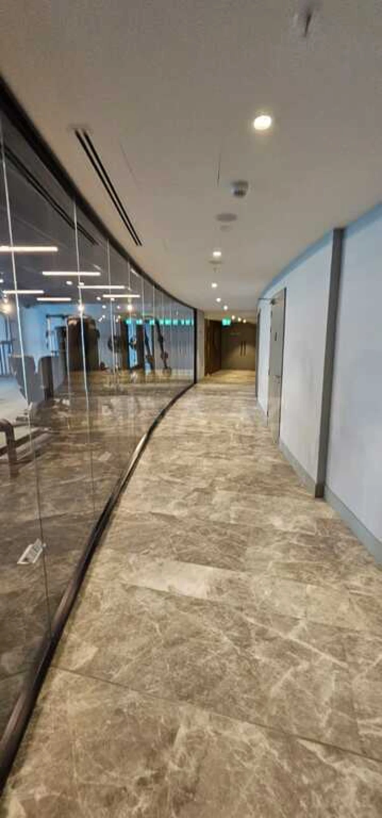 Satılır 4 otaqlı mənzil 140 m²