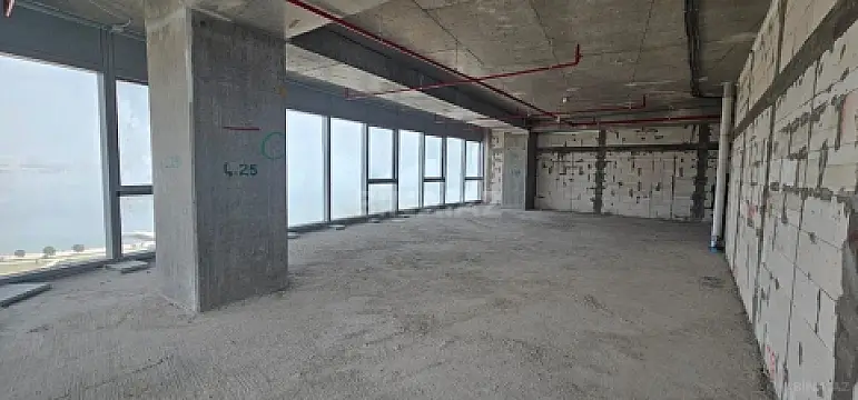 Satılır 4 otaqlı mənzil 140 m²