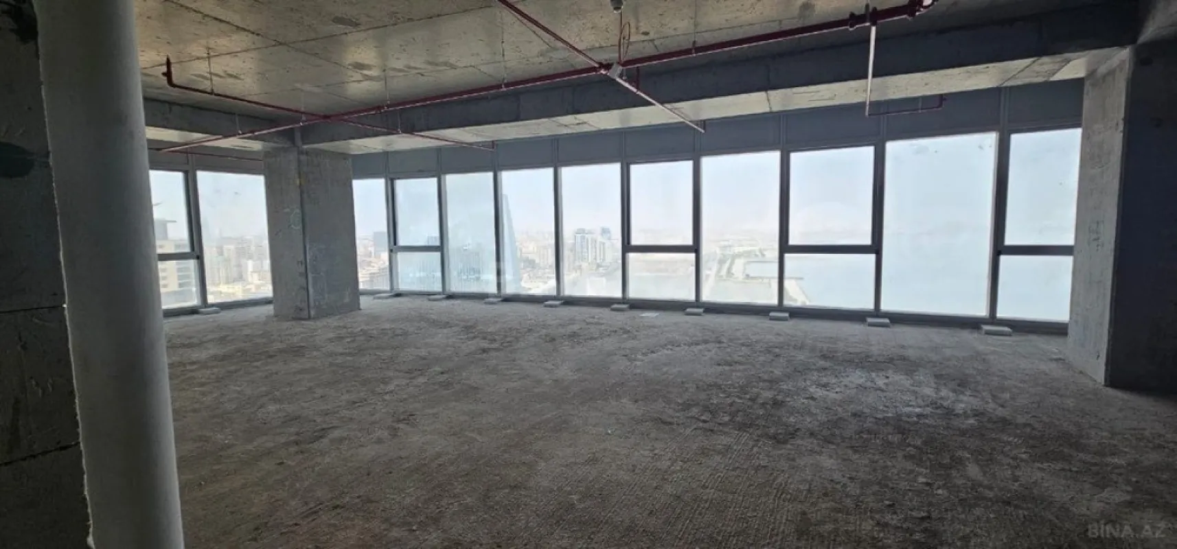 Satılır 4 otaqlı mənzil 140 m²
