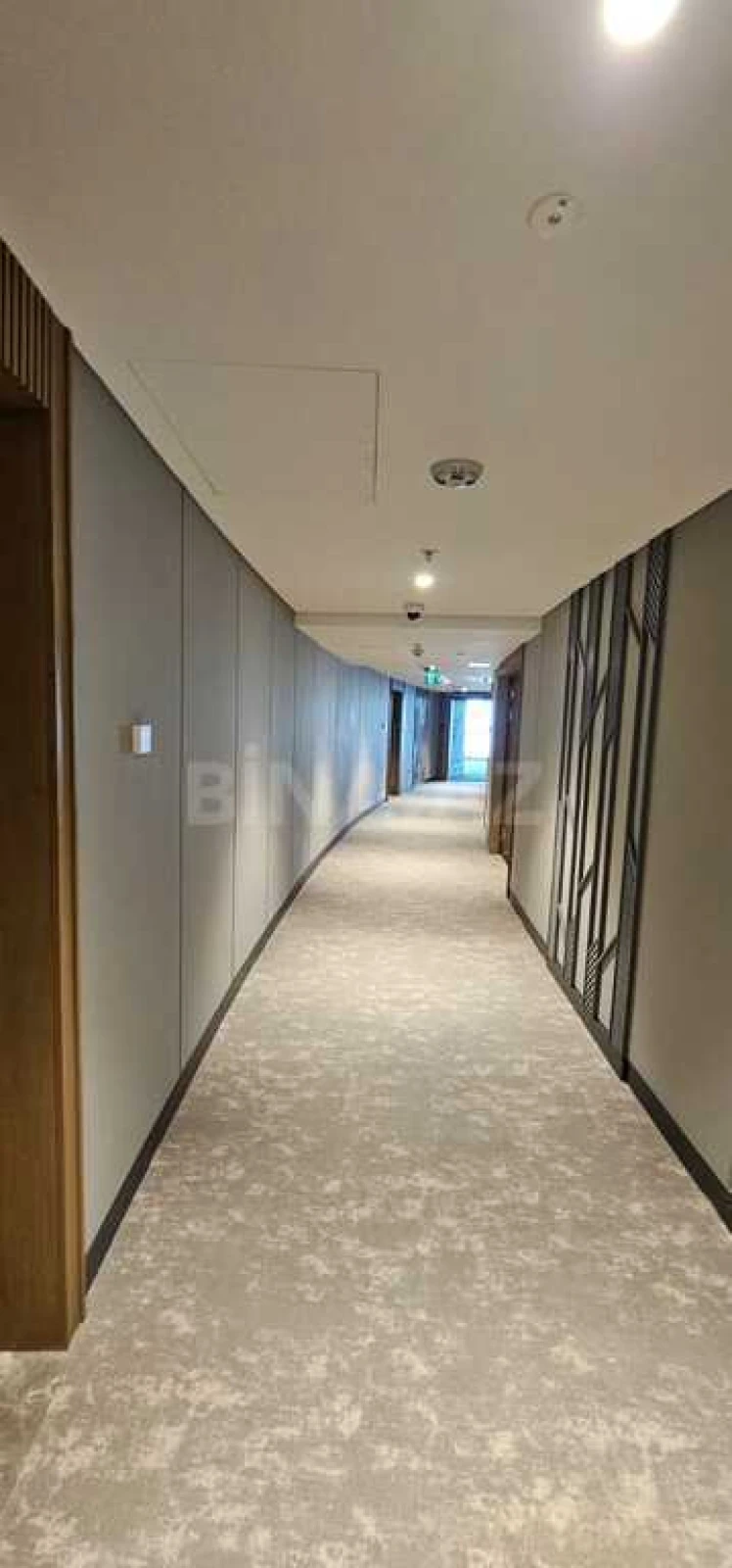 Satılır 4 otaqlı mənzil 140 m²