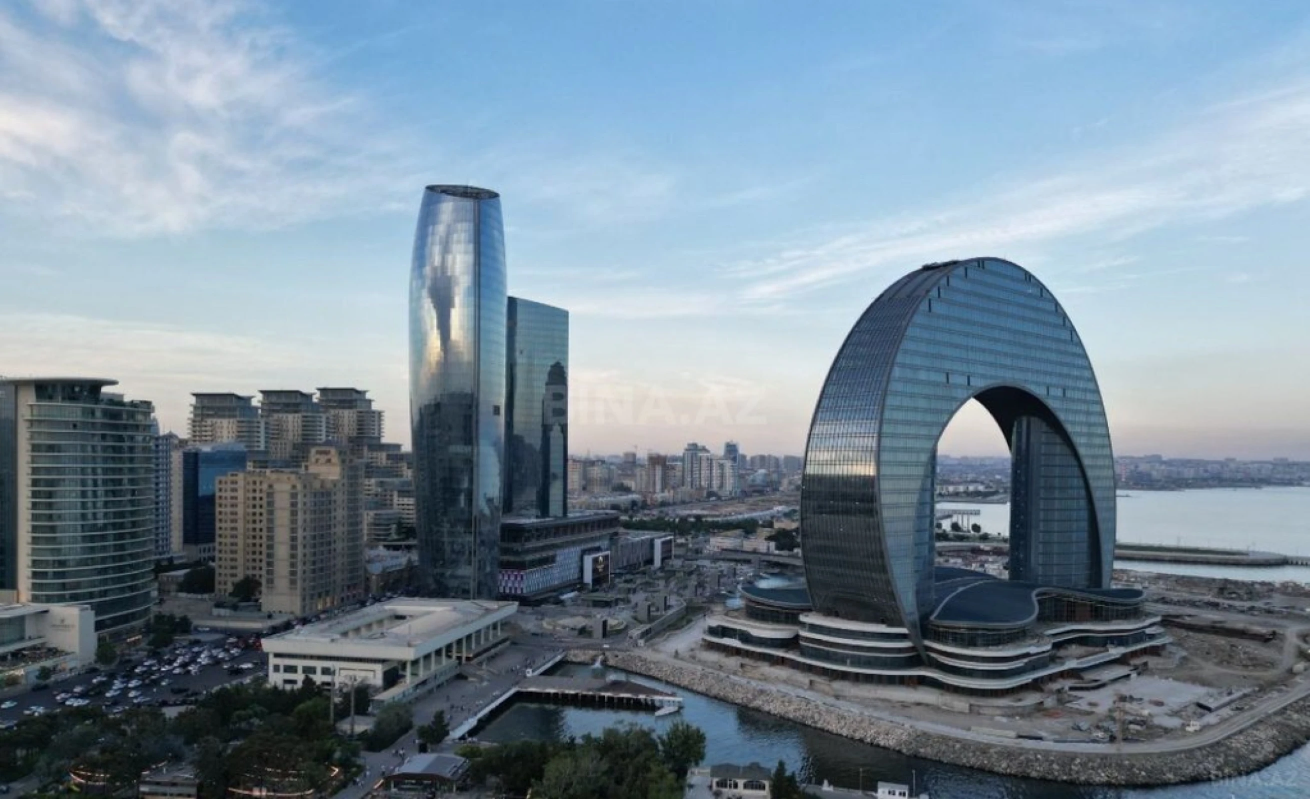 Satılır 4 otaqlı mənzil 140 m²