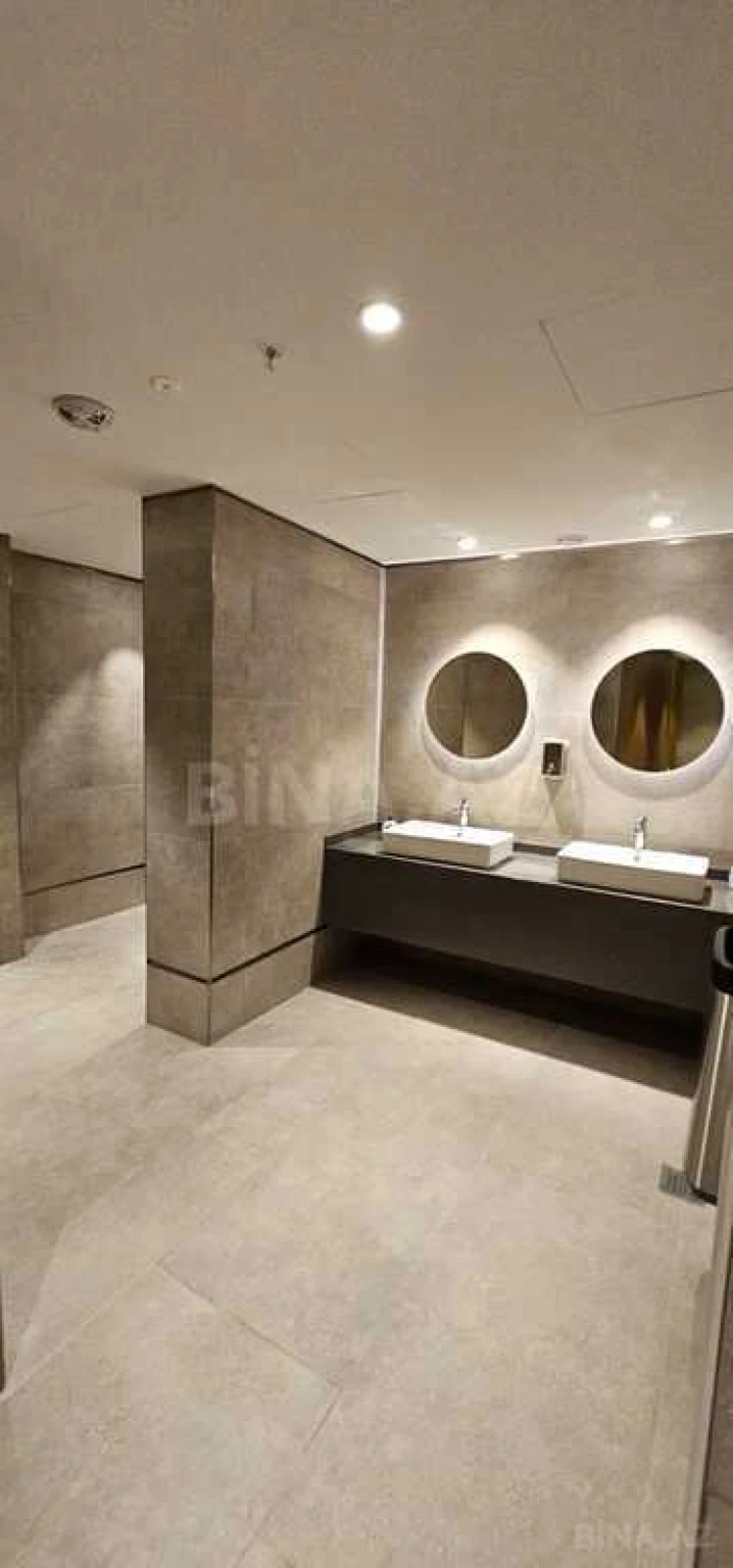 Satılır 4 otaqlı mənzil 140 m²