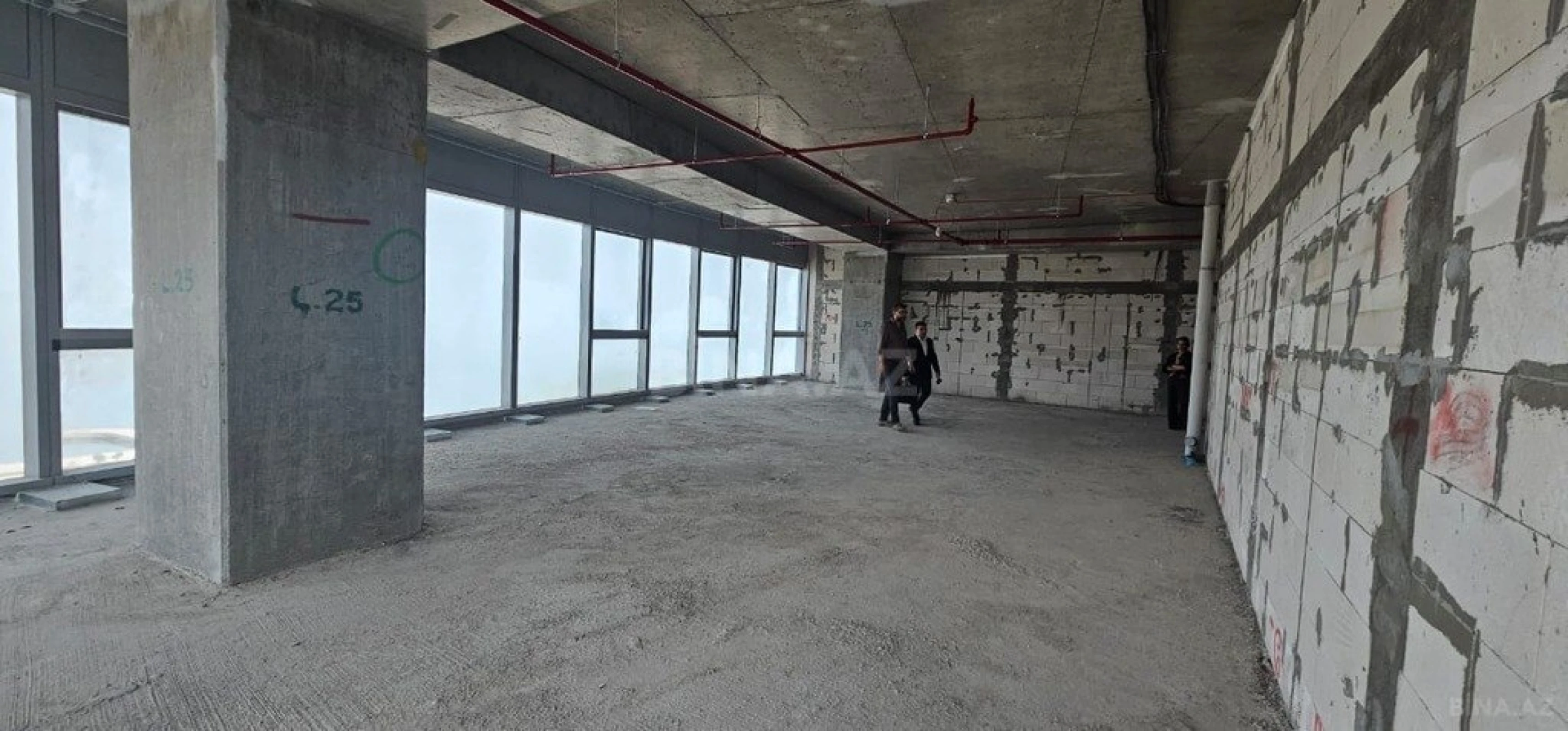 Satılır 4 otaqlı mənzil 140 m²