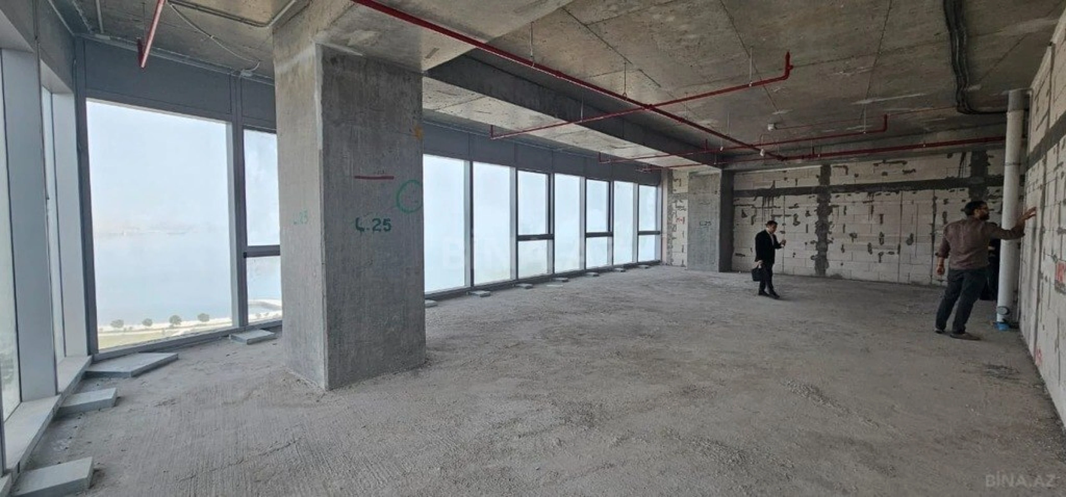 Satılır 4 otaqlı mənzil 140 m²