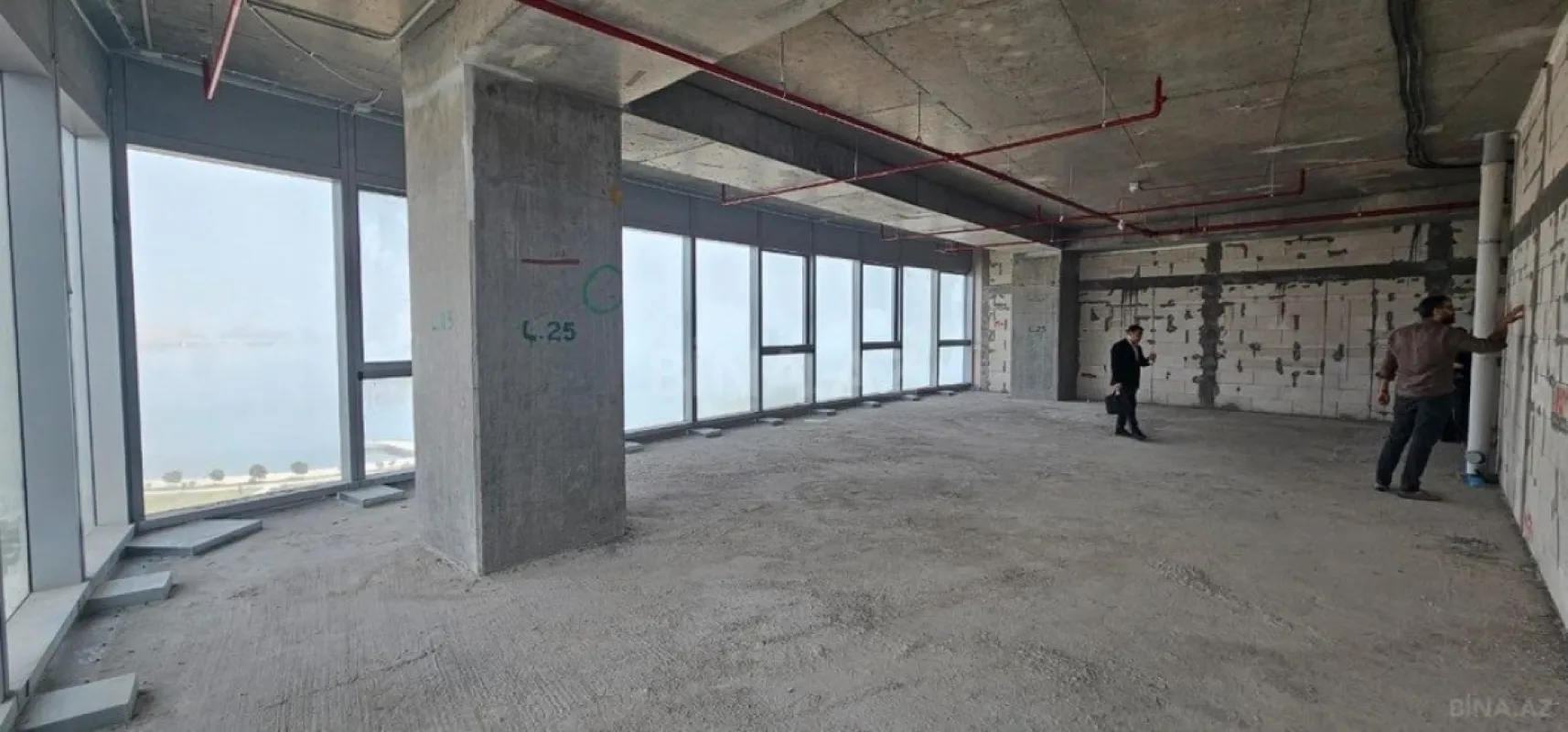 Satılır 4 otaqlı mənzil 140 m²