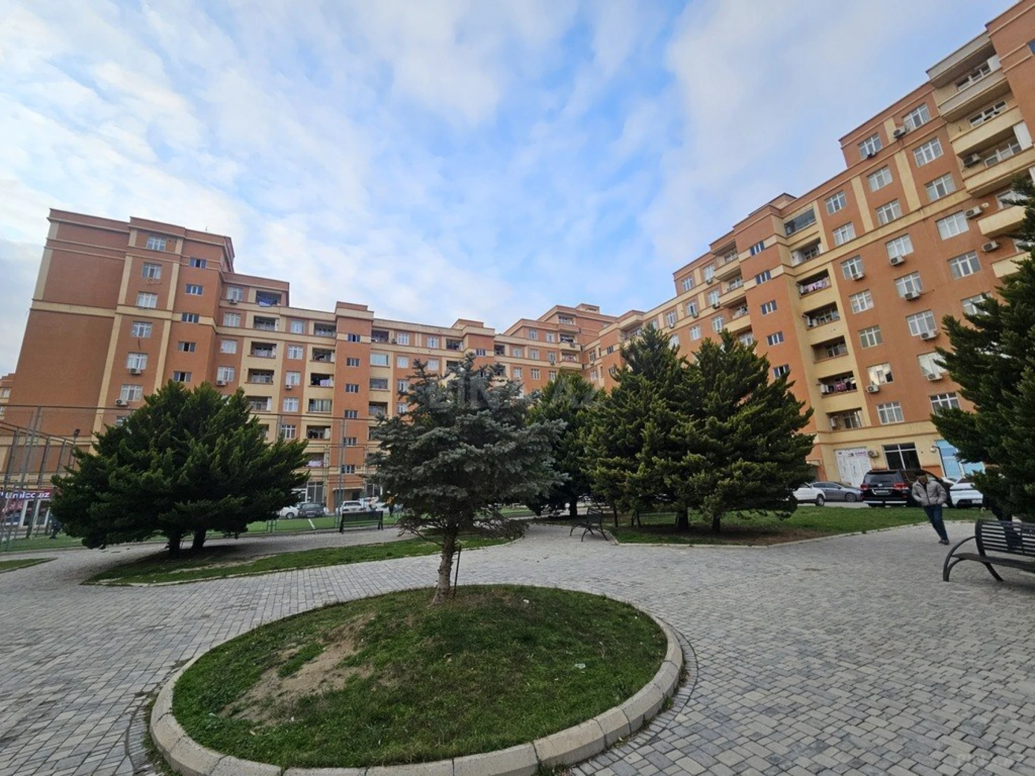 Satılır 2 otaqlı mənzil 70 m²