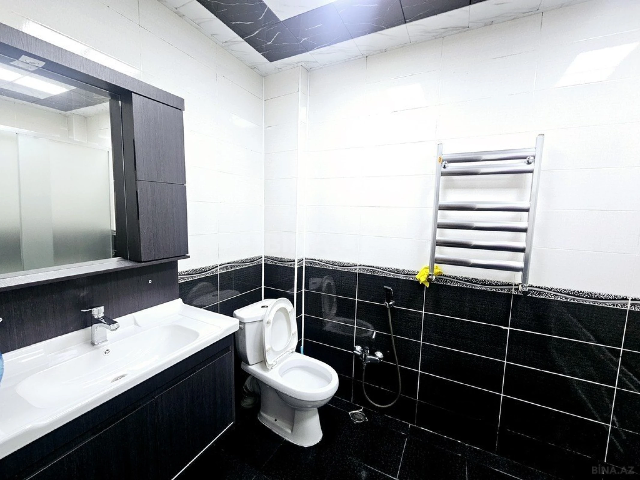 Satılır 2 otaqlı mənzil 70 m²