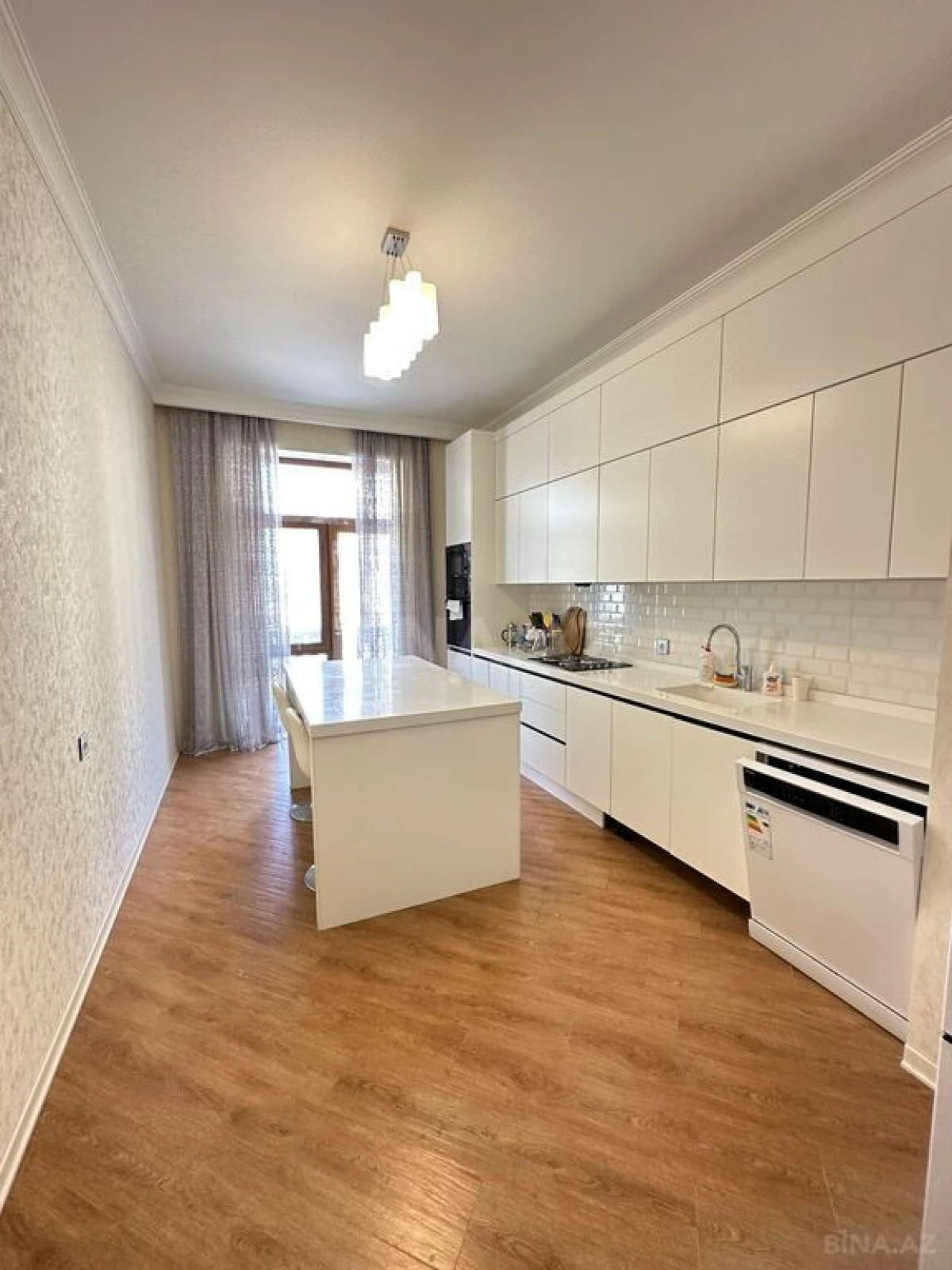 Kirayə verilir 3 otaqlı mənzil 160 m²