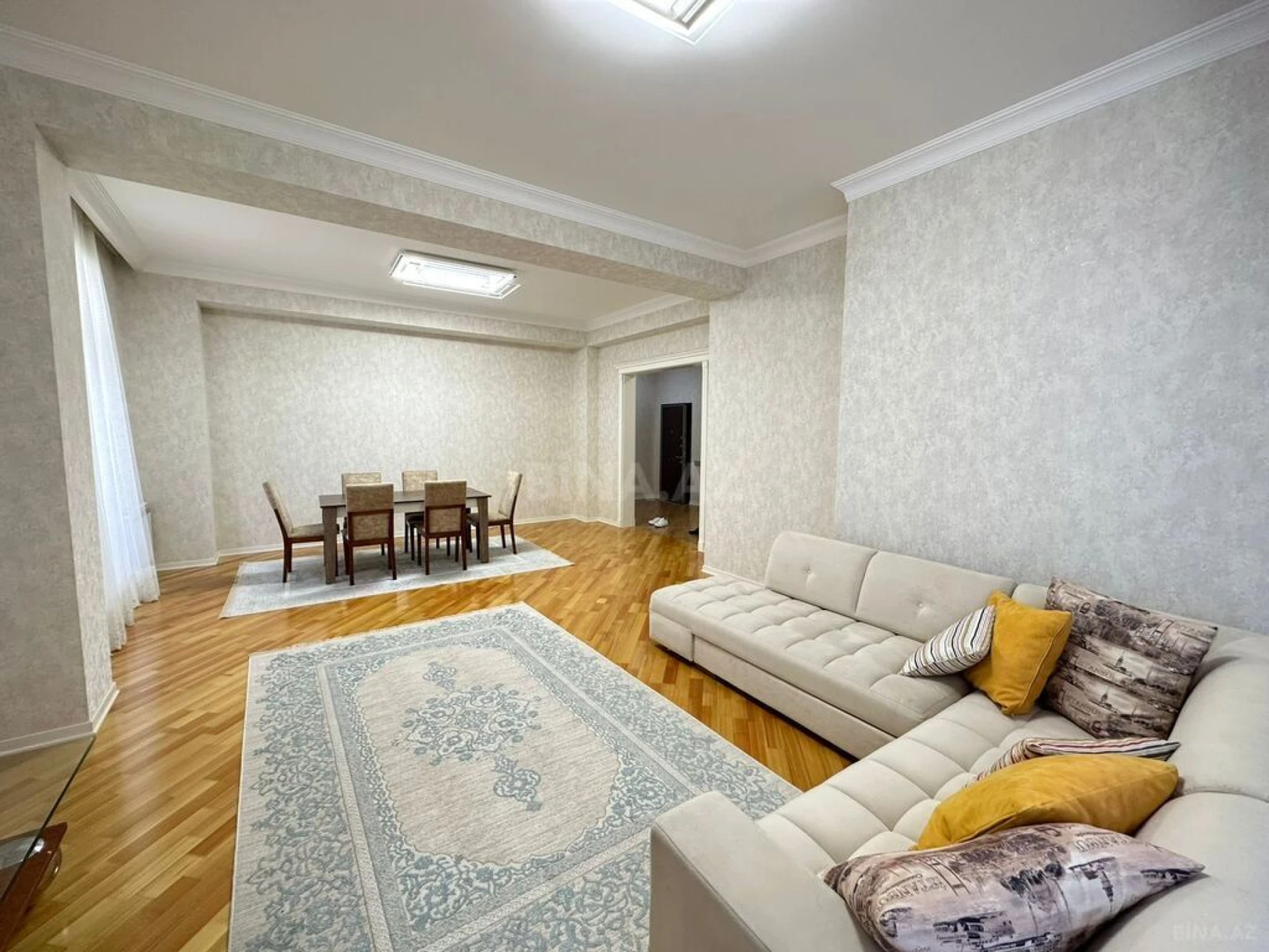Kirayə verilir 3 otaqlı mənzil 160 m²