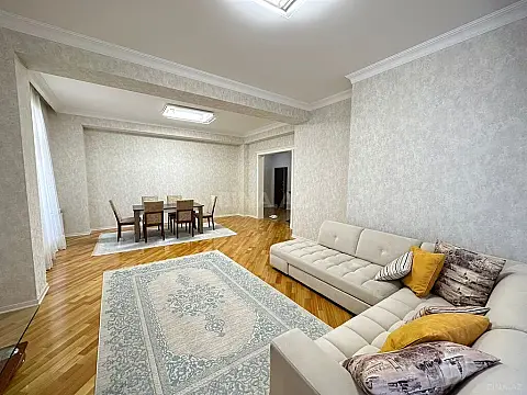 Kirayə verilir 3 otaqlı mənzil 160 m²
