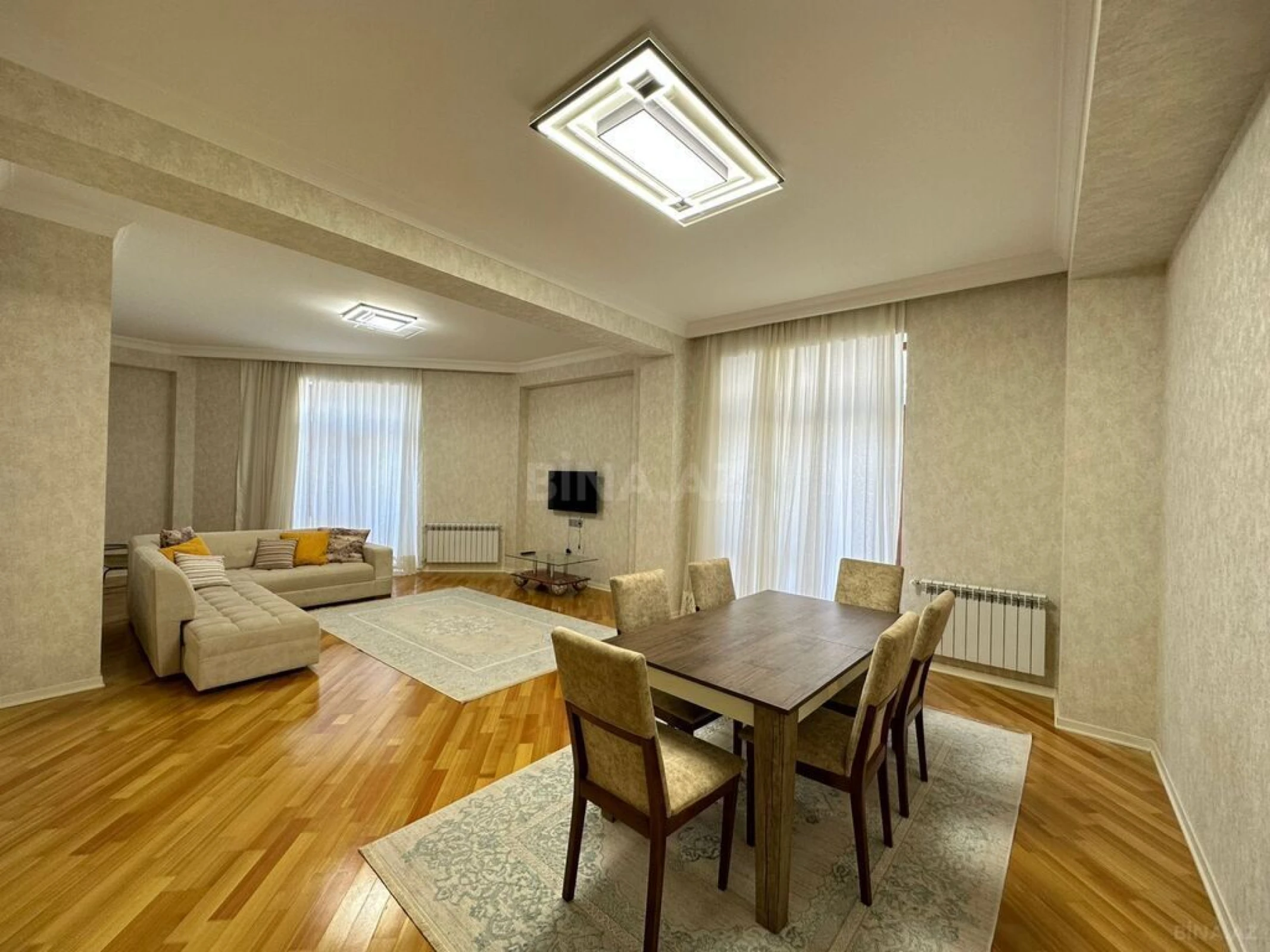 Kirayə verilir 3 otaqlı mənzil 160 m²