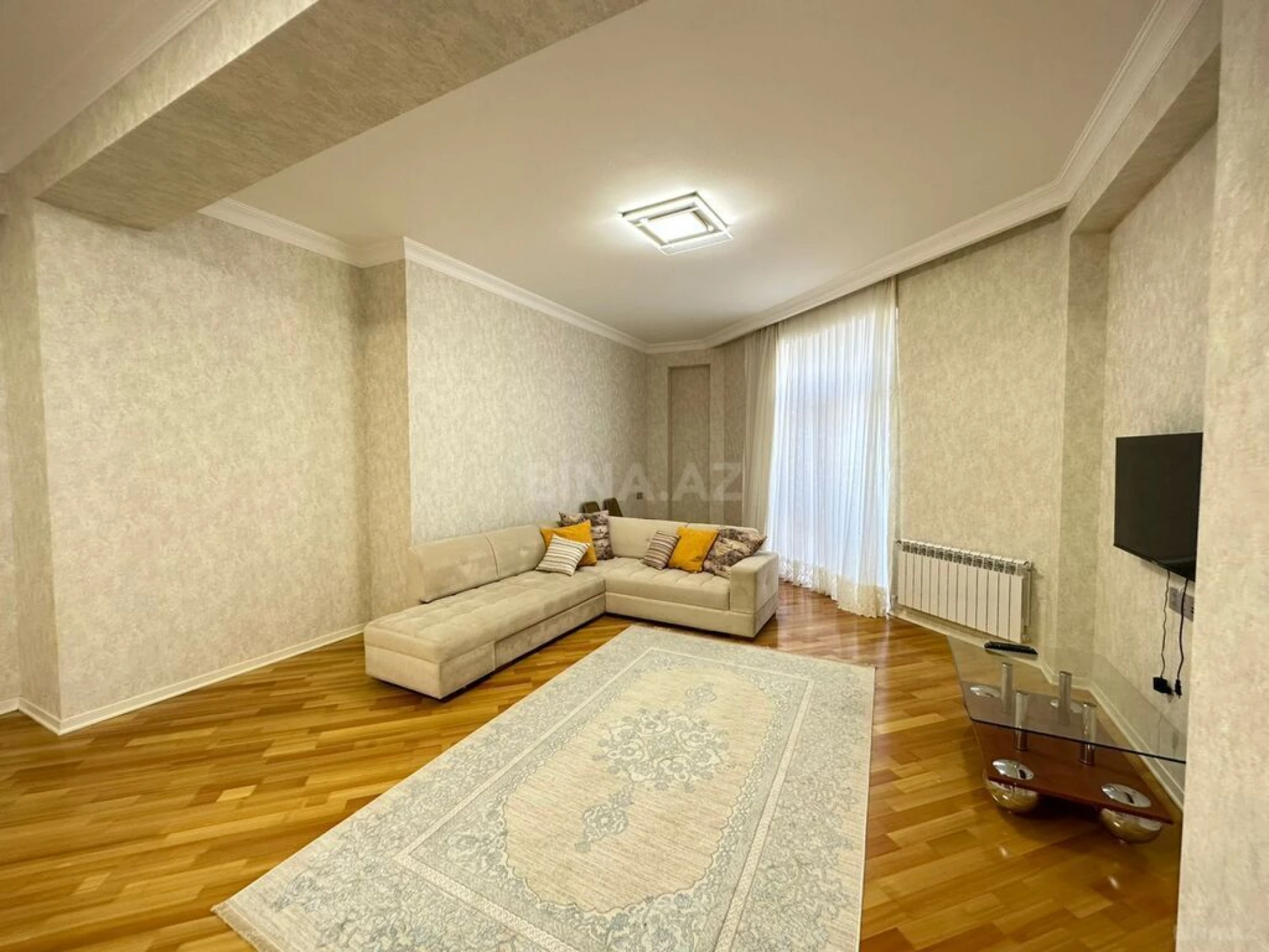 Kirayə verilir 3 otaqlı mənzil 160 m²