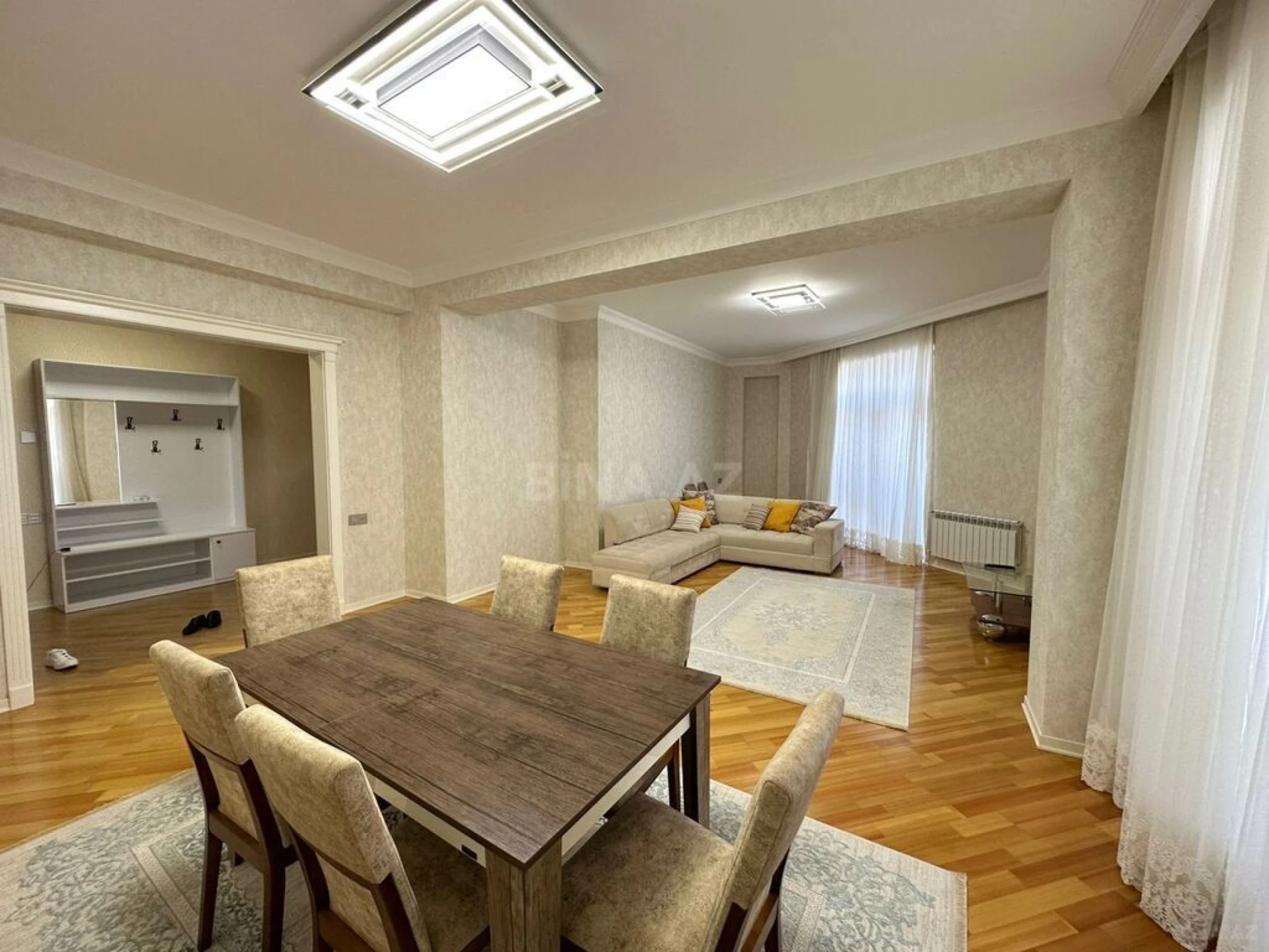 Kirayə verilir 3 otaqlı mənzil 160 m²