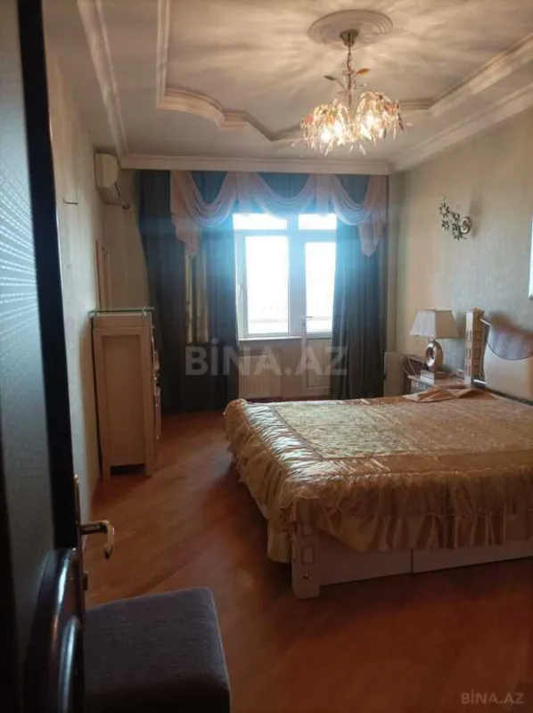 Satılır 2 otaqlı mənzil 115 m²
