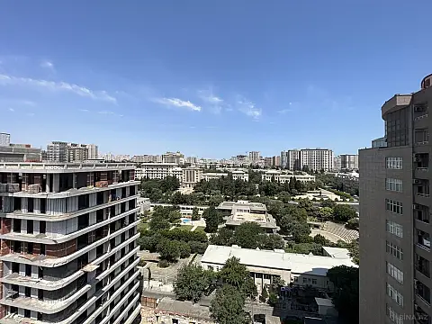 Satılır 4 otaqlı mənzil 185 m²