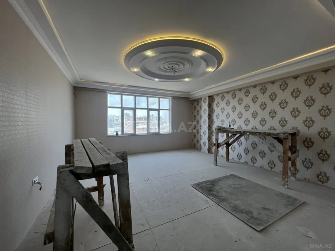 Satılır 4 otaqlı mənzil 185 m²