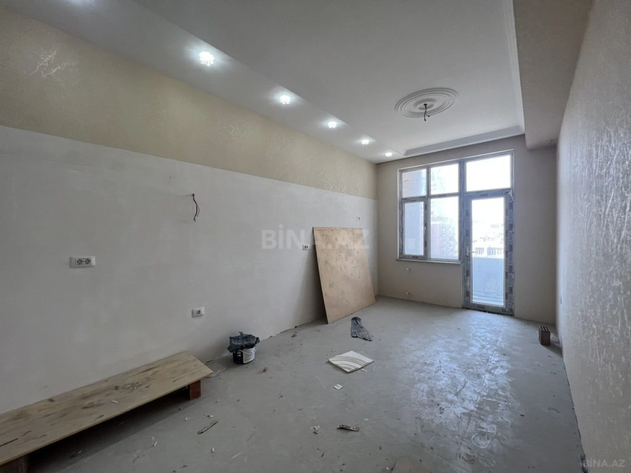Satılır 4 otaqlı mənzil 185 m²