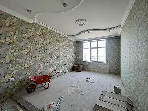 Satılır 4 otaqlı mənzil 185 m²