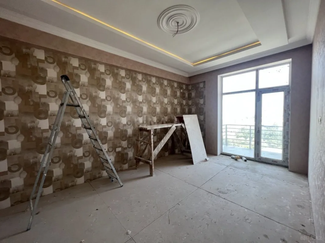 Satılır 4 otaqlı mənzil 185 m²