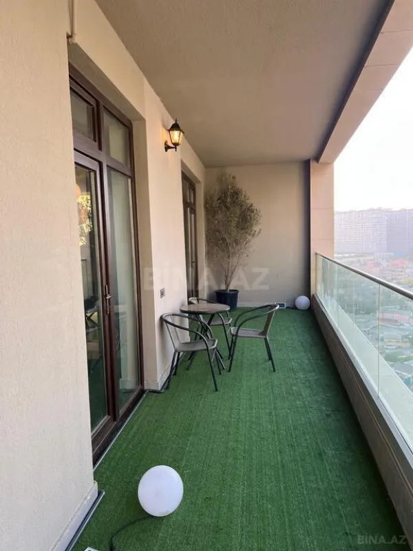 Satılır 3 otaqlı mənzil 148 m²