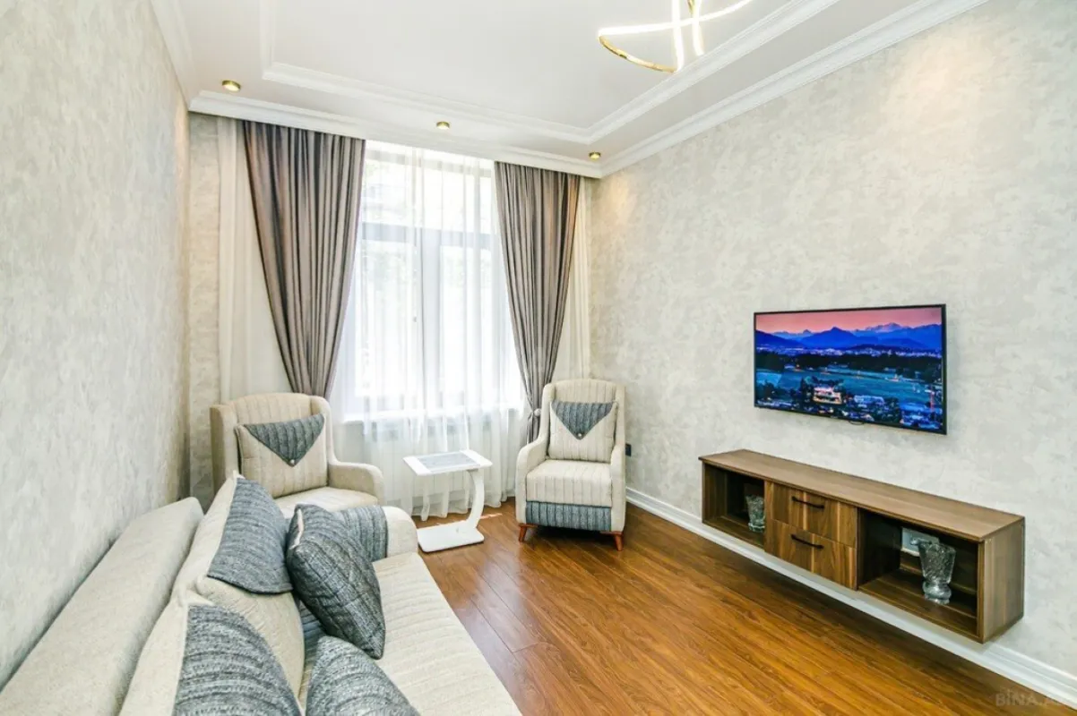 Kirayə verilir 2 otaqlı mənzil 60 m²