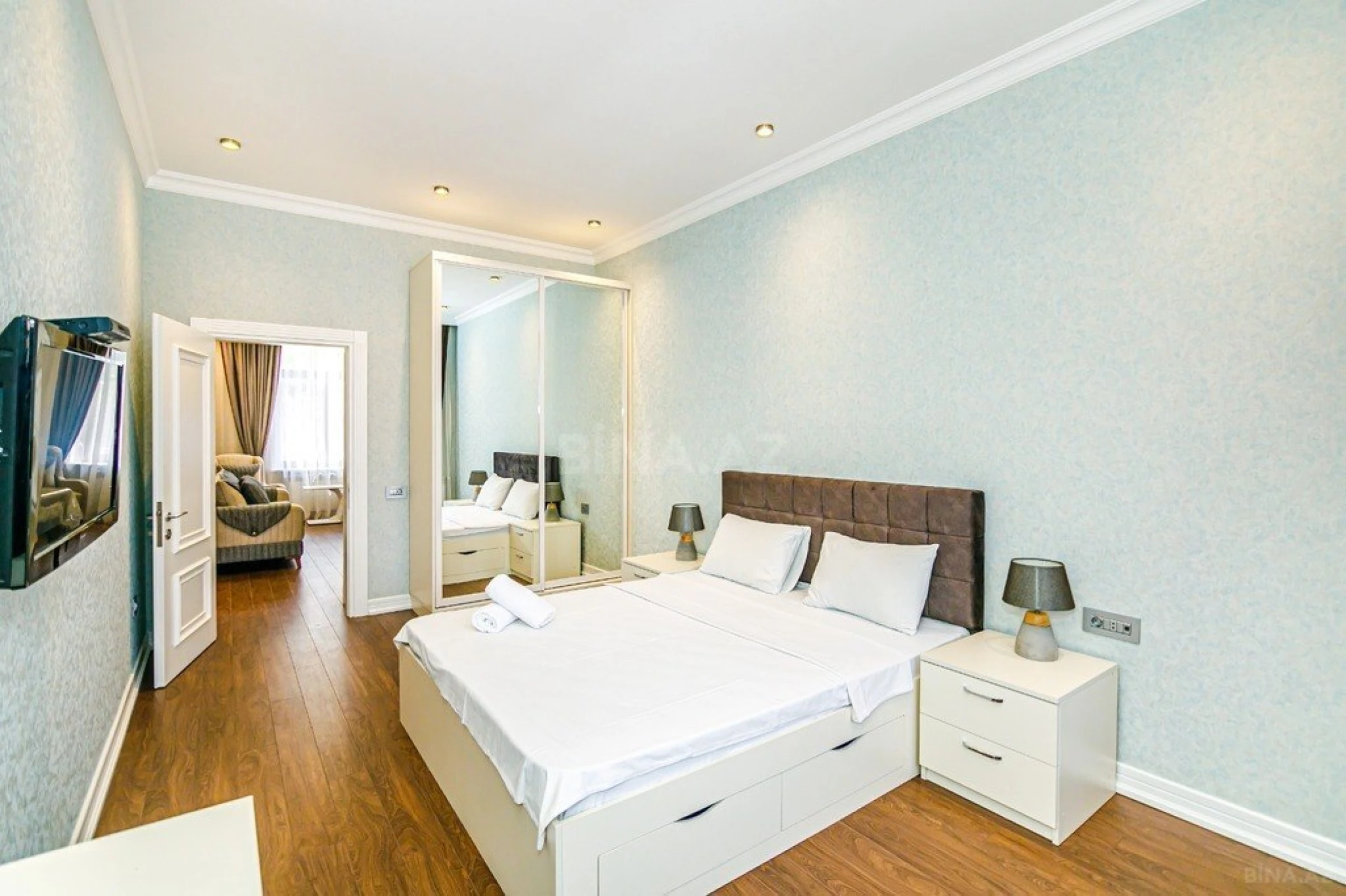 Kirayə verilir 2 otaqlı mənzil 60 m²