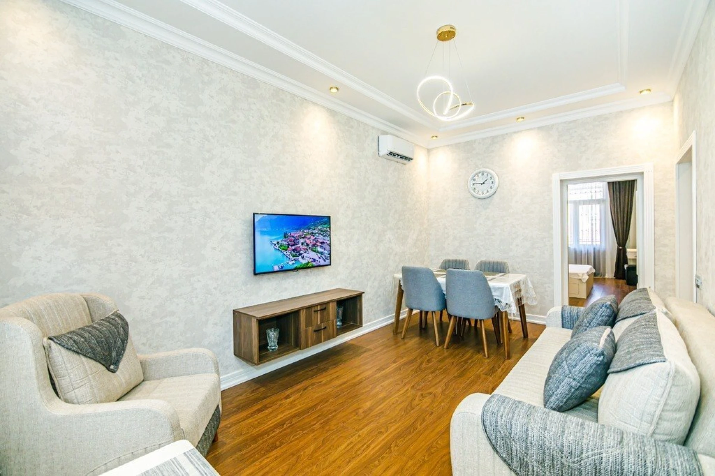 Kirayə verilir 2 otaqlı mənzil 60 m²