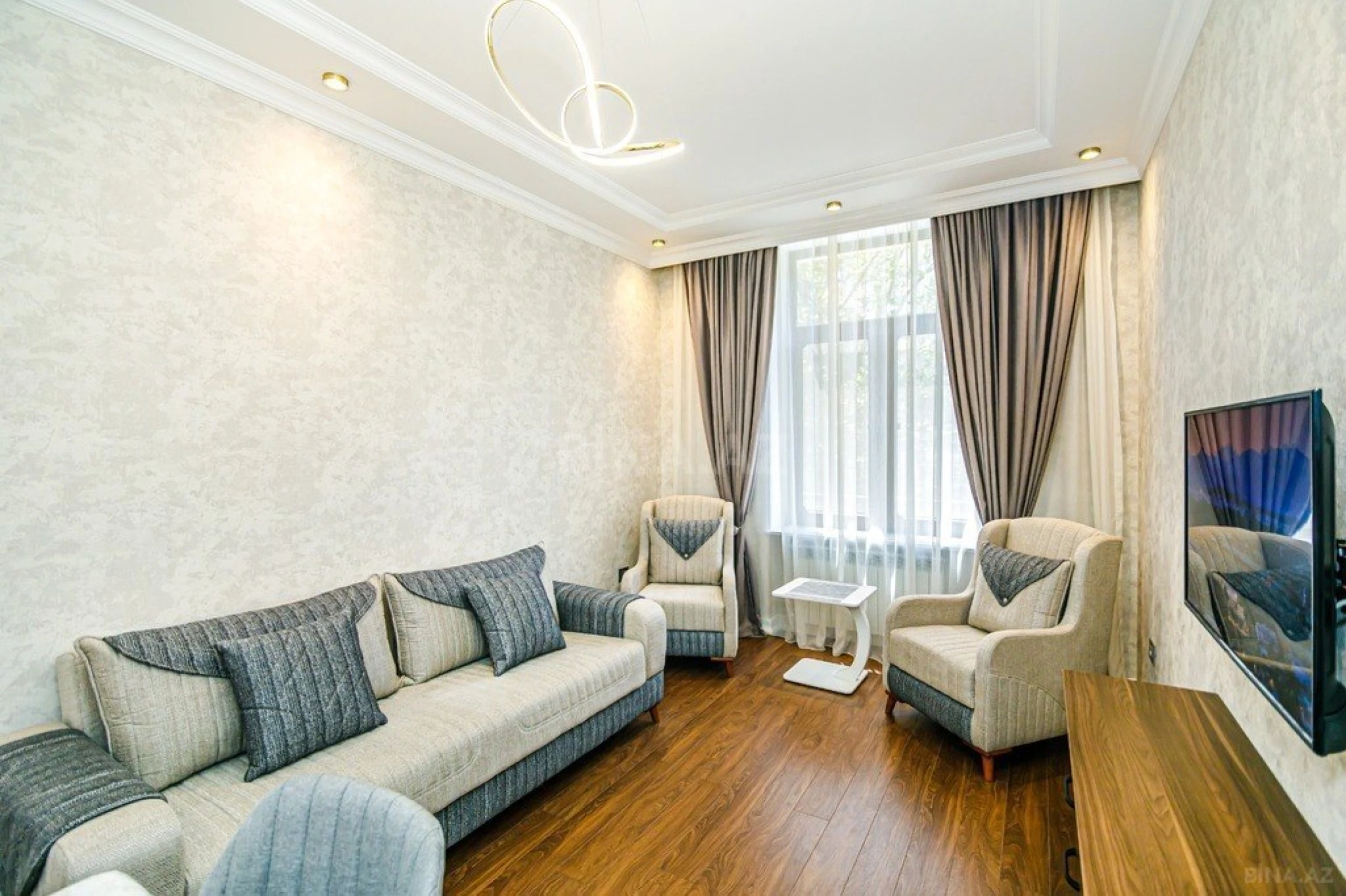 Kirayə verilir 2 otaqlı mənzil 60 m²