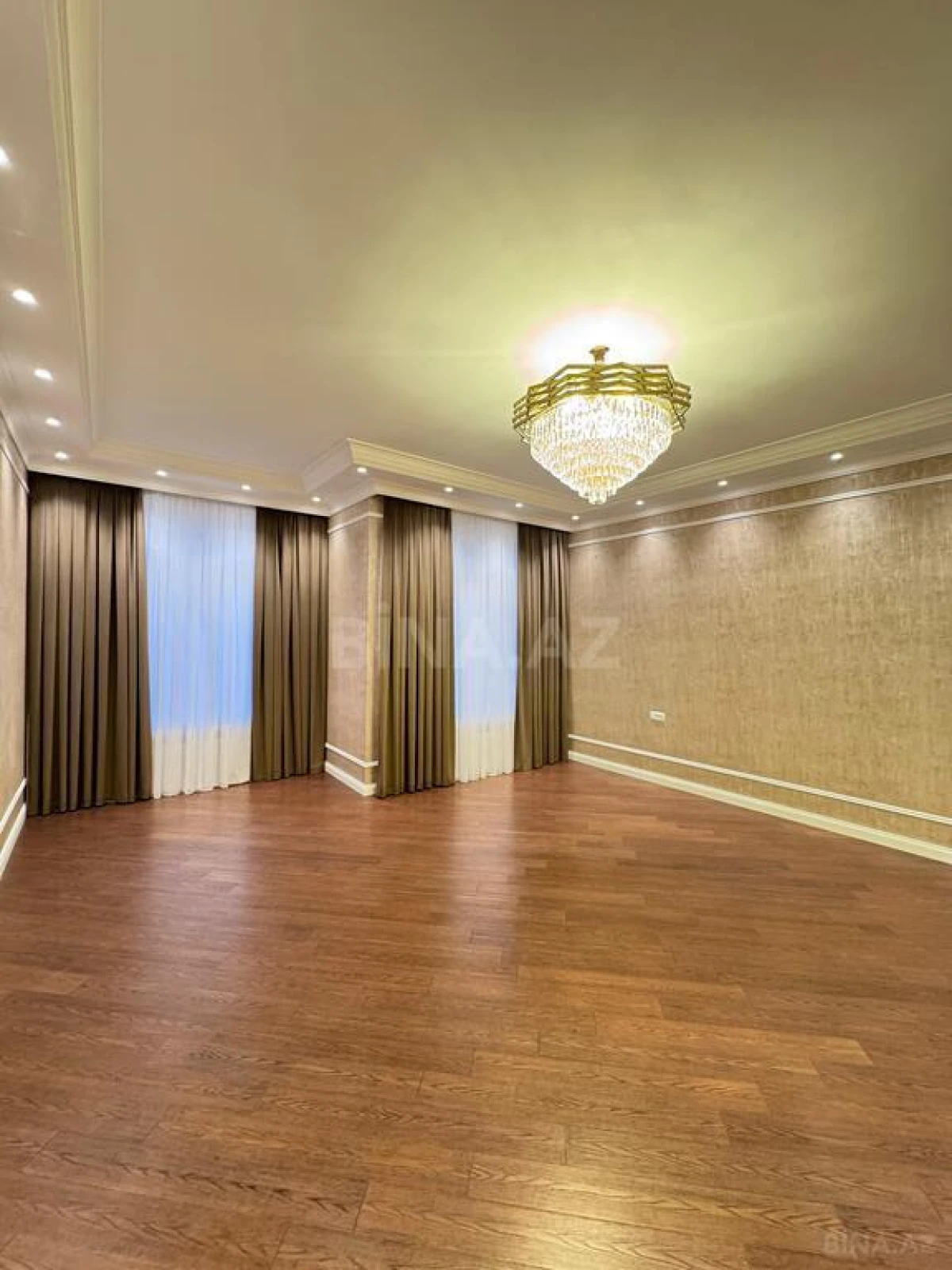 Satılır 7 otaqlı həyət evi 500 m²