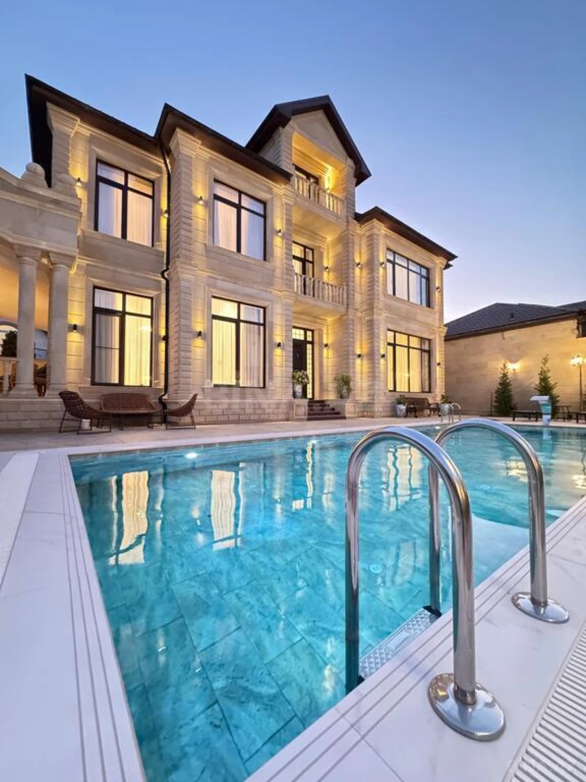 Satılır 7 otaqlı həyət evi 500 m²