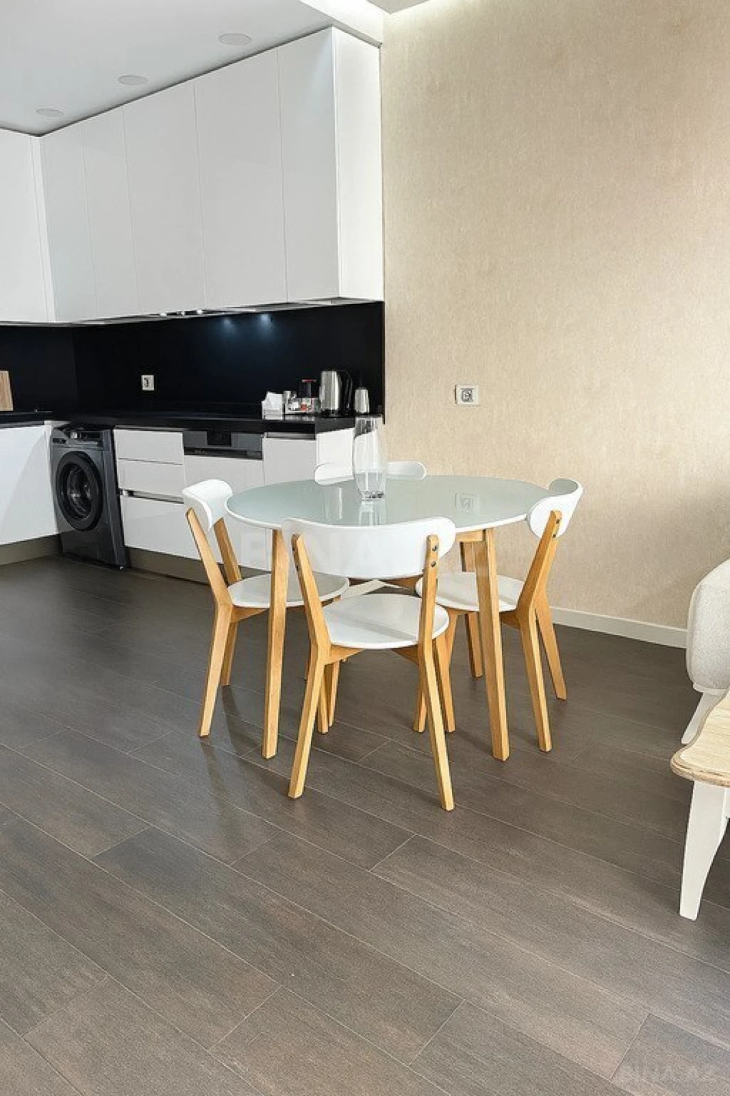 Kirayə verilir 1 otaqlı mənzil 80 m²