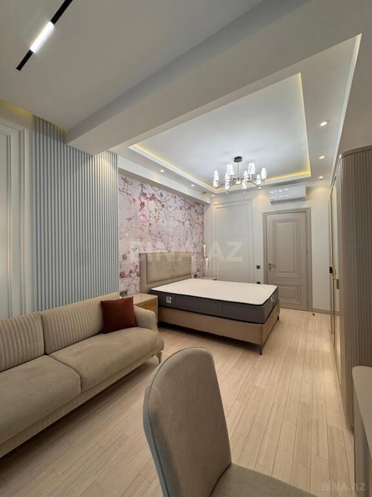 Satılır 3 otaqlı mənzil 124 m²